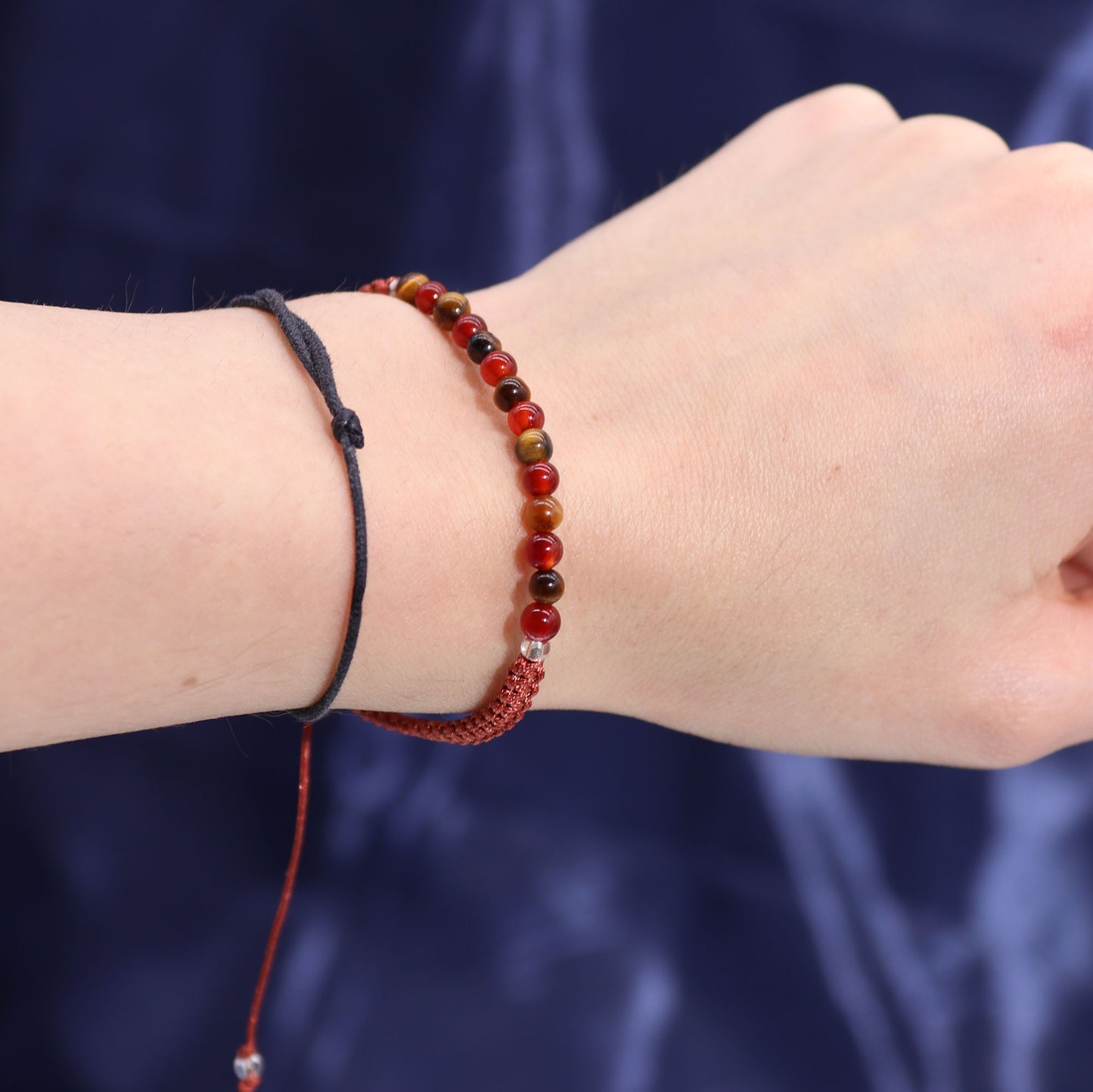 Close-up of Leo zodiac bracelet featuring tiger’s eye and carnelian stones, designed for personal power, creative drive, and magnetic confidence.